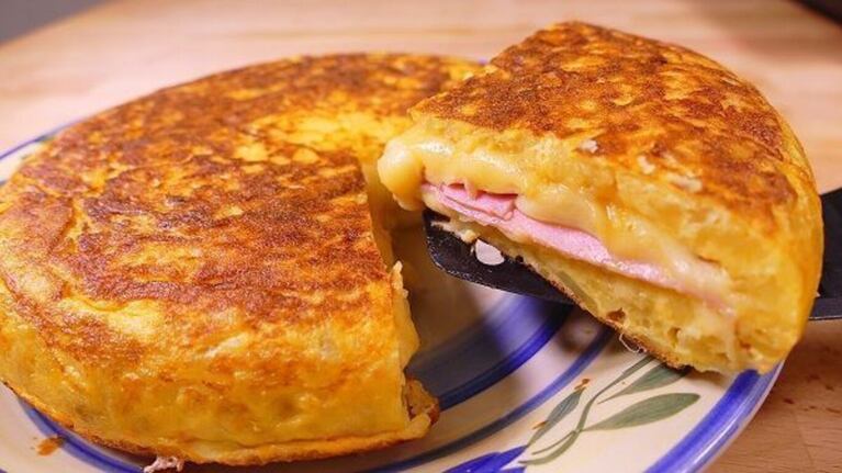 Tortilla de papas rellena de jamón y queso: una receta fácil y rápida