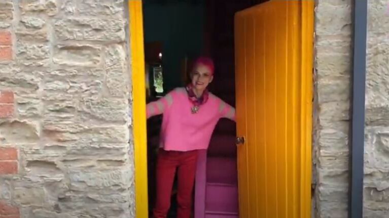 Transforma su hogar en una casa de muñecas muy colorida.