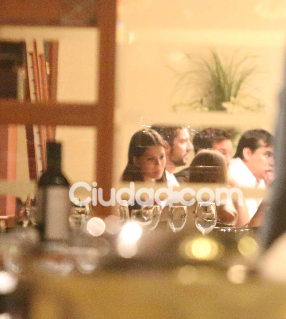 Tras el show, la pareja compartió una cena con amigos (Fotos: Movilpress). 