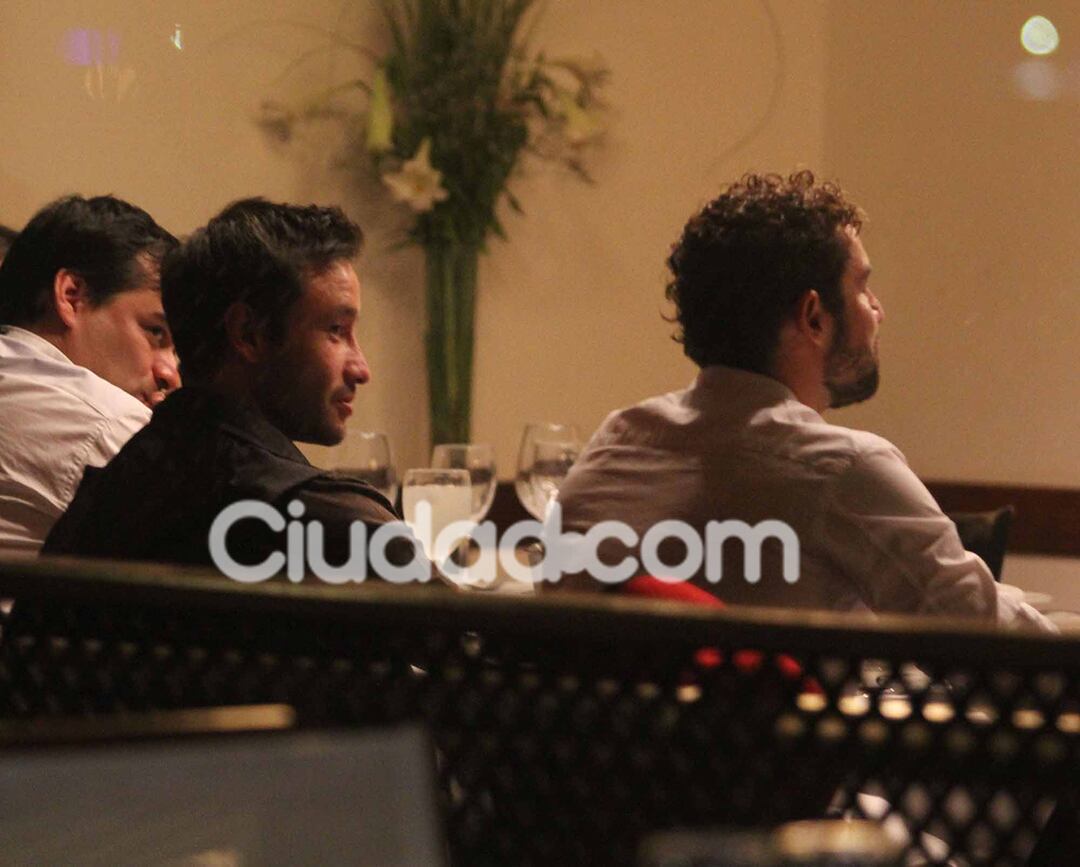 Tras el show, la pareja compartió una cena con amigos, incluido Luciano Pereyra (Fotos: Movilpress). 