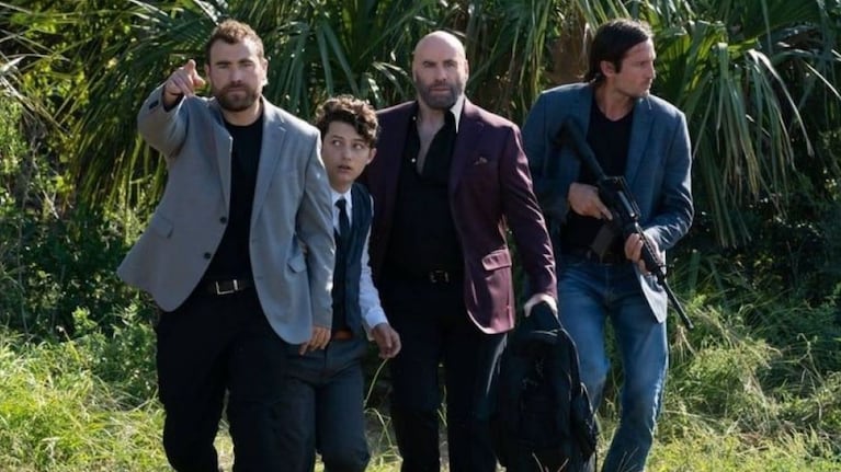 Travolta interpreta a un mafioso en Un paraíso peligroso.