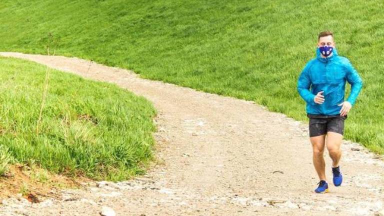 Tremendo: salió a correr con barbijo y terminó con un pulmón colapsado