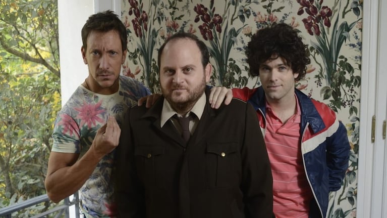 Tres amigos en La última fiesta, que arrasa en el streaming