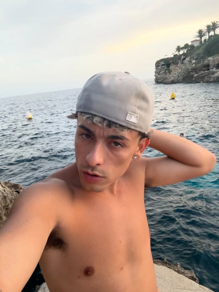 Trueno blanqueó su noviazgo con una modelo desde sus paradisíacas vacaciones en España