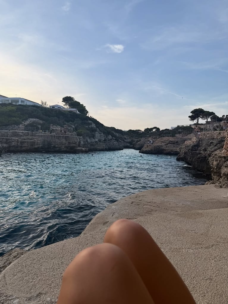 Trueno blanqueó su noviazgo con una modelo desde sus paradisíacas vacaciones en España