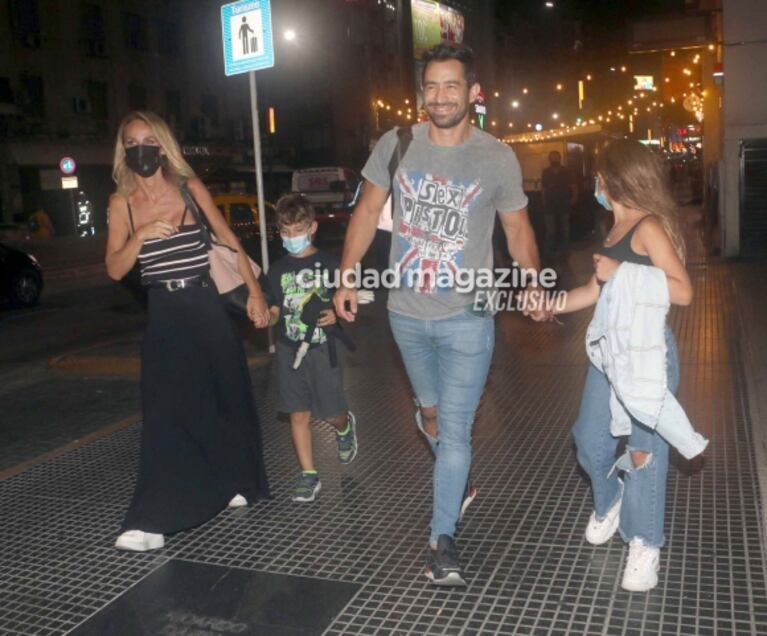 Tucu López alentó a Sabrina Rojas en el teatro junto a sus hijos con Luciano Castro: todas las fotos