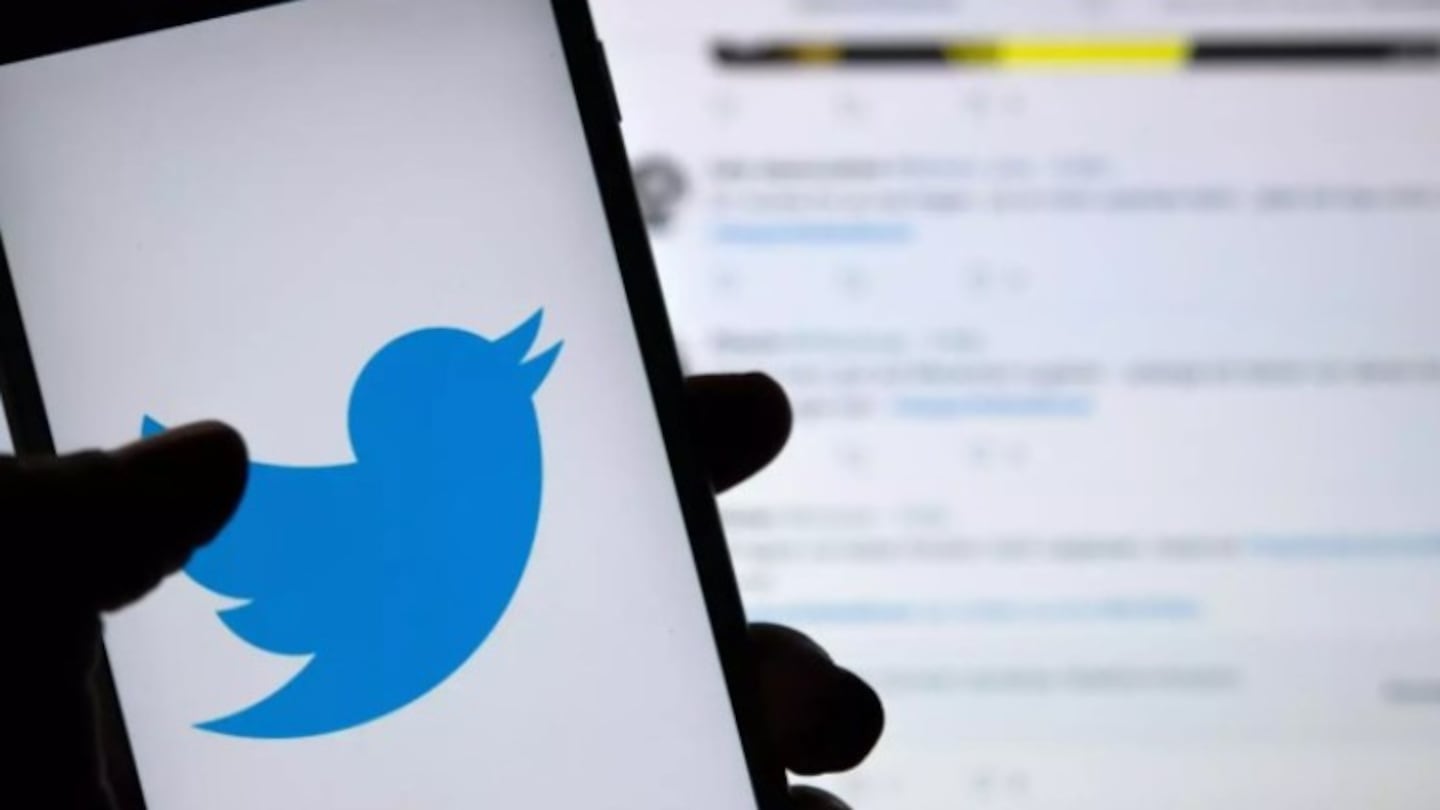 Twitter introduce la búsqueda de mensajes específicos por nombres y palabras clave dentro de sus MD
