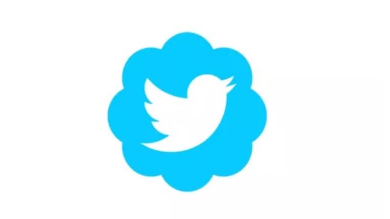 Twitter permitirá ocultar la insignia azul del perfil de una cuenta verificada con la suscripción Blue