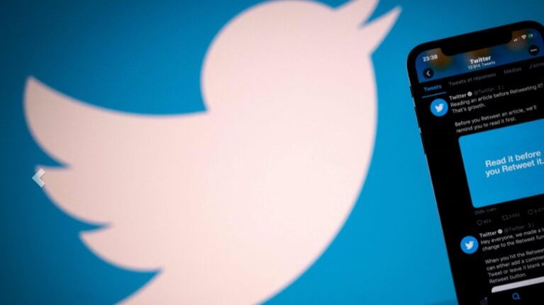 Twitter prueba los votos negativos para indicar la relevancia de una respuesta. Foto: AFP.