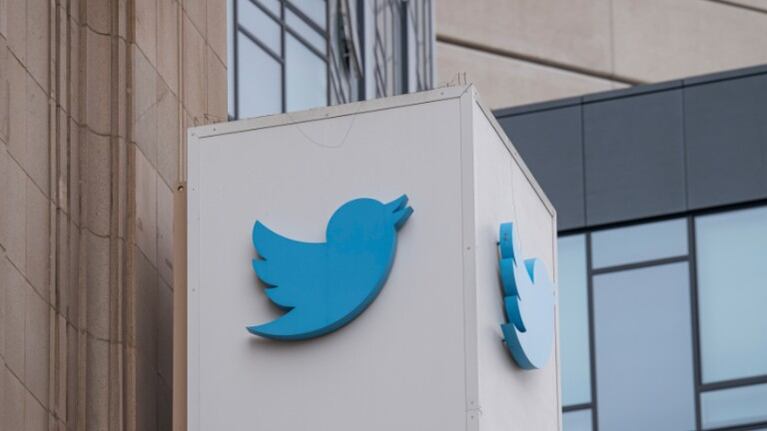 Twitter ya permite escoger quién puede responder a un tuit después de publicarlo. Foto: Bloomberg.