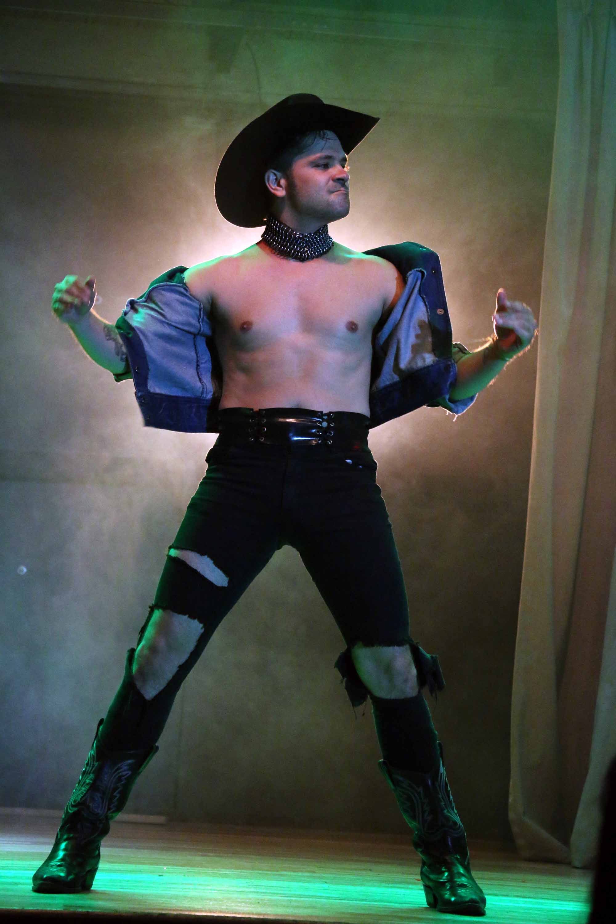 Tyago Griffo salió a escena en Sex, junto a Marzol, Ramos y Tucu López (Foto: Movilpress)