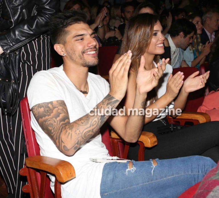 Tyago Griffo y Rocío Robles, súper enamorados en el show de Jey Mammon: besos y miradas cómplices 