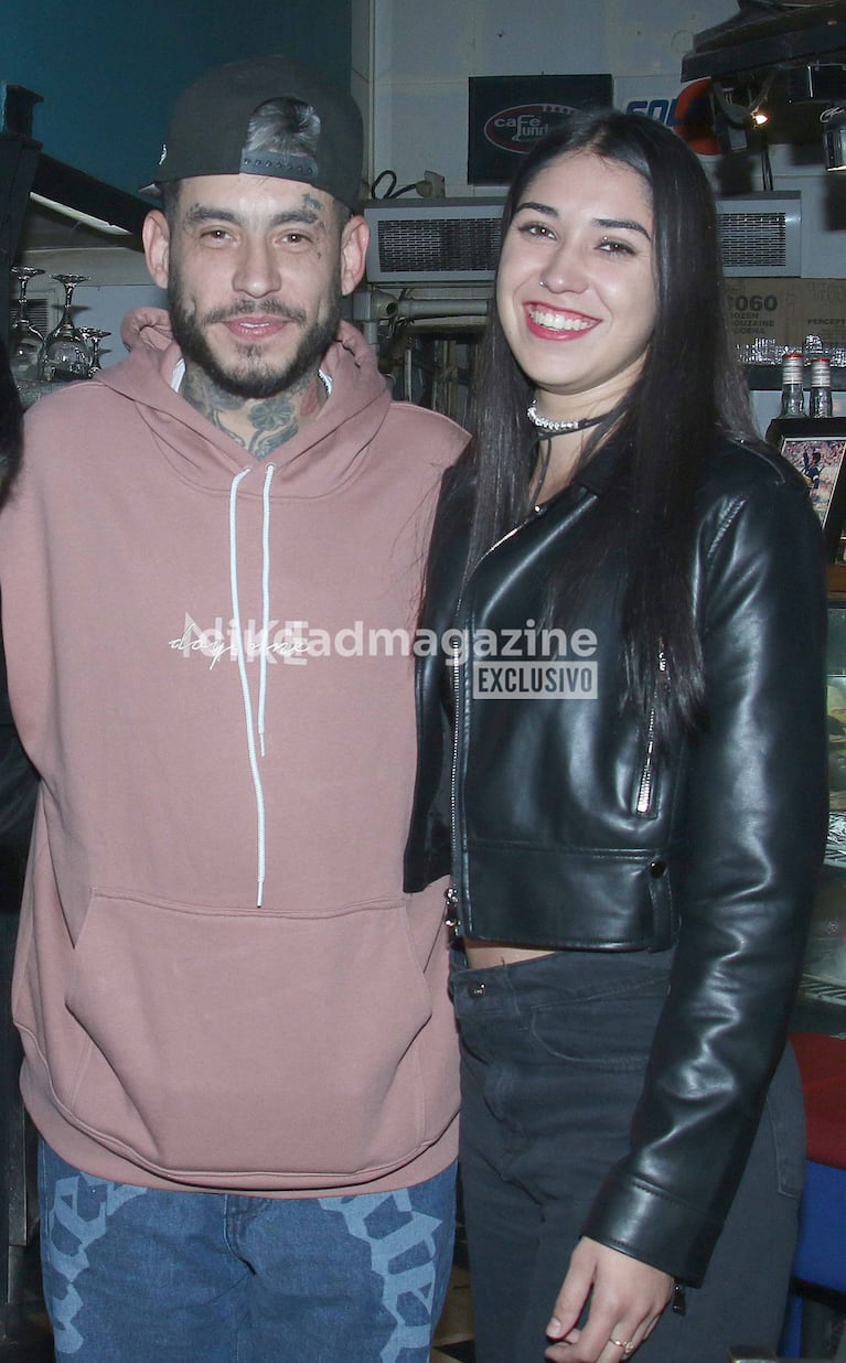 Ulises Bueno y Belén, su novia. (Foto: Movilpress)