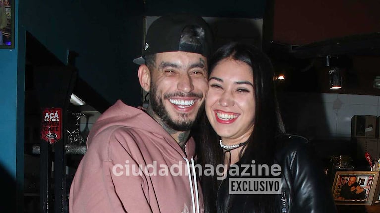 Ulises Bueno y Belén, su novia. (Foto: Movilpress)