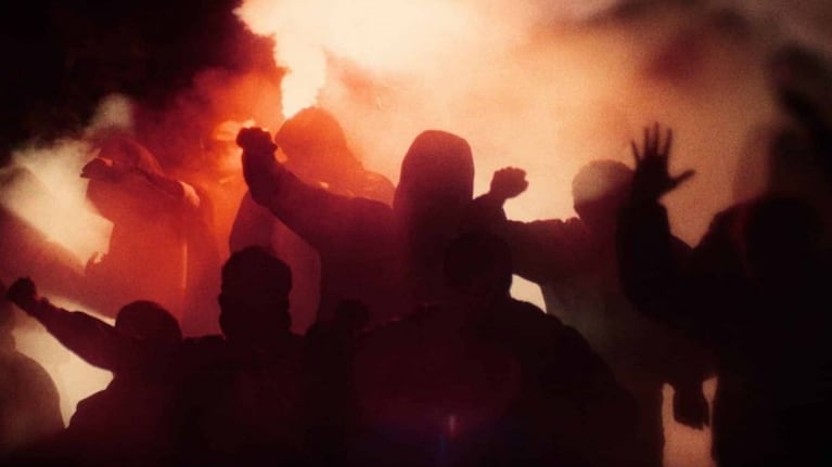Ultras: pasión y muerte, la nueva docuserie que explora el origen, la evolución y el impacto de los grupos radicales de hinchas en distintos países.