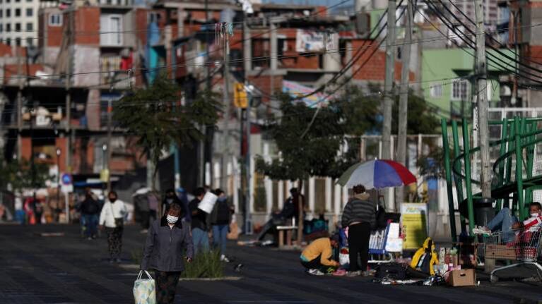 Un 53% de la población afirmó haber perdido una parte importante de sus ingresos