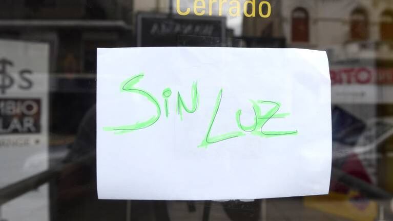 Un amplio corte de luz afectó a la Ciudad y Edesur investiga un posible atentado