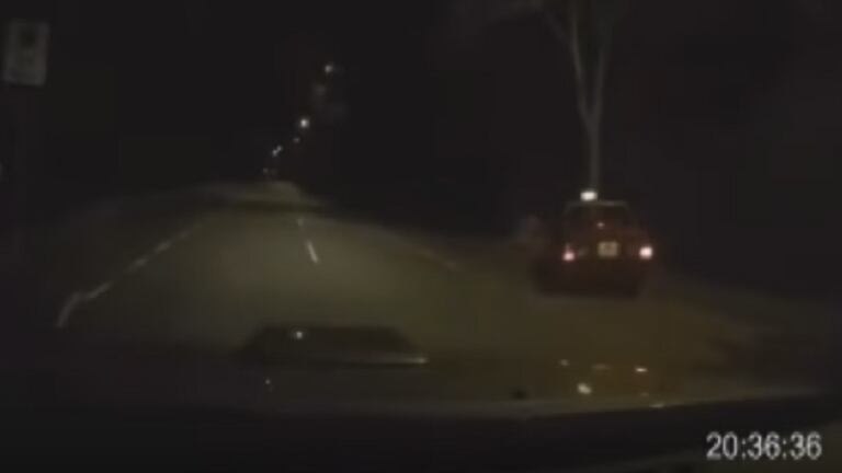 Un auto se salió de la carretera tras sufrir un presunto ataque paranormal
