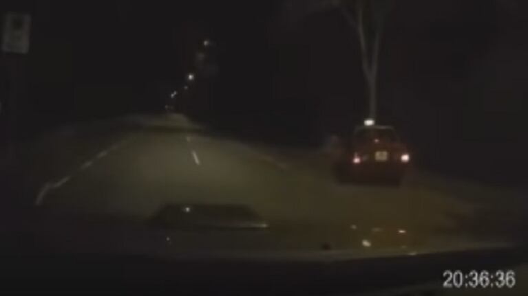 Un auto se salió de la carretera tras sufrir un presunto ataque paranormal