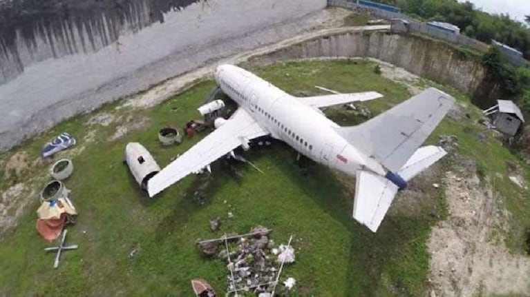 Un avión en medio de un valle causó revuelo en Internet