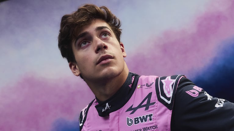 Un bóxer, medias y un punch de Argentina: imágenes de lo que se olvidó Franco Colapinto en el hotel