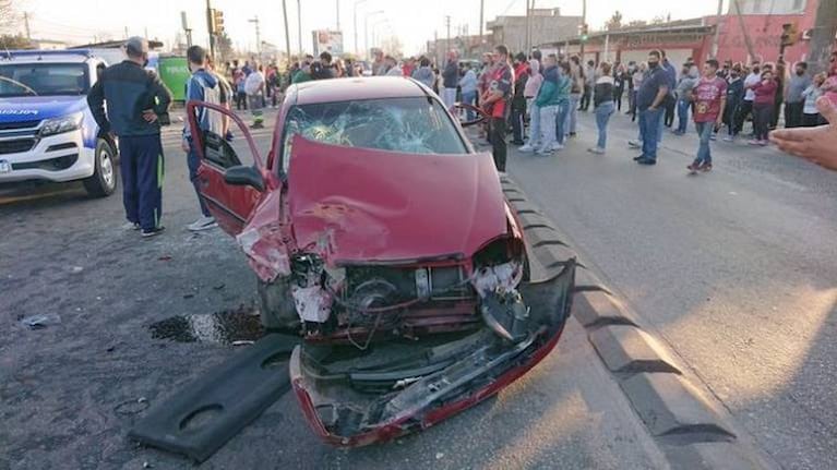 Un chico de seis años murió y sus padres resultaron heridos al ser atropellados por un auto que corría una picada