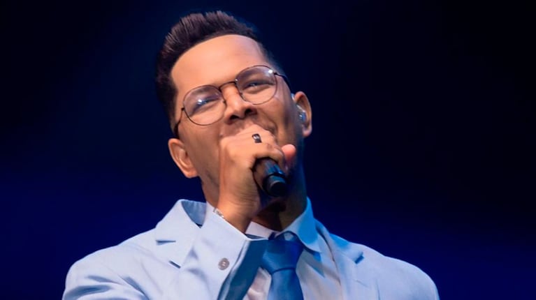 Un famoso cantante brasileño murió en pleno show tras haber sufrido un infarto.