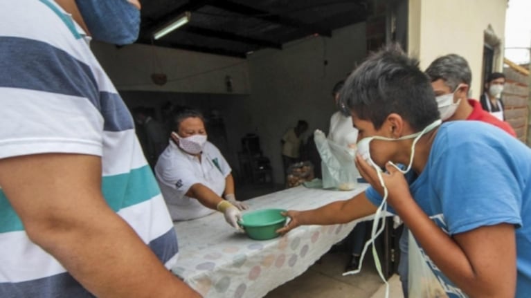 Un grupo de ocho amigos ayuda al barrio “La chola” de la provincia de Corrientes