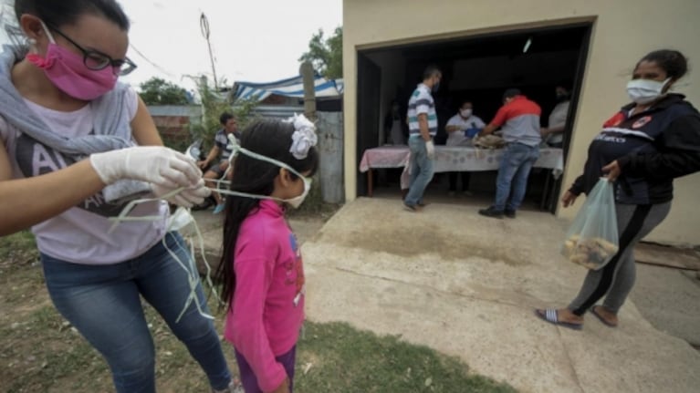 Un grupo de ocho amigos ayuda al barrio “La chola” de la provincia de Corrientes