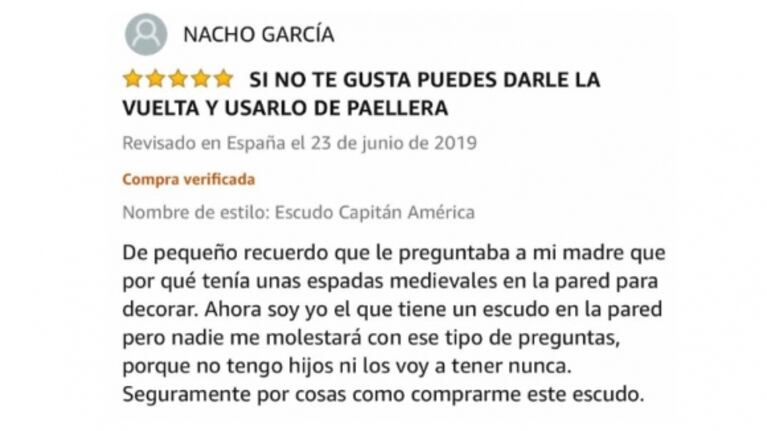 Un hombre se volvió viral por sus reseñas en Amazon