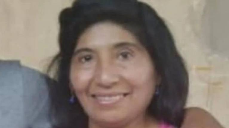 Un joven de 20 años mató a su madre y enterró el cuerpo en el jardín de la casa