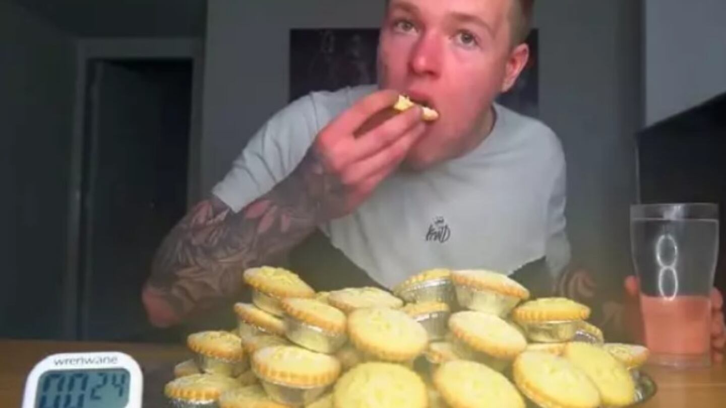 Un joven inglés devora 60 pasteles de carne en 30 minutos