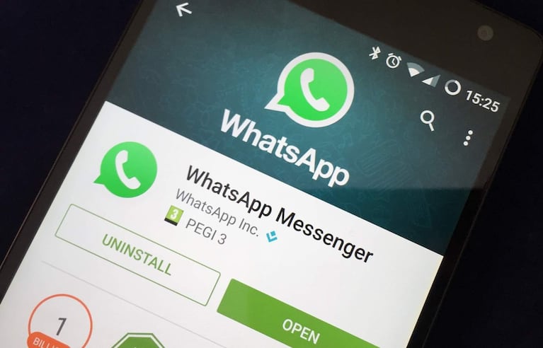 Un nuevo beta de WhatsApp prueba strickers de Facebook