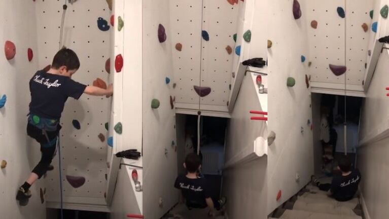 Un padre construye un muro para que sus hijos puedan escalar en la escalera de su casa