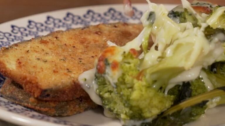 Un plato práctico y sabroso, con una guarnición de brócolina gratinado que aporta la cremosidad justa.
Foto: CucinareTV