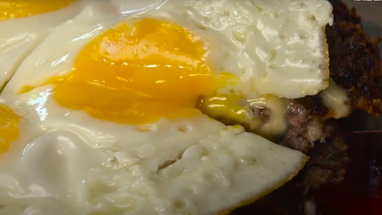 Un plato que no sorprende solo por su tamaño sino también por su potente relleno.
Foto: CucinareTV