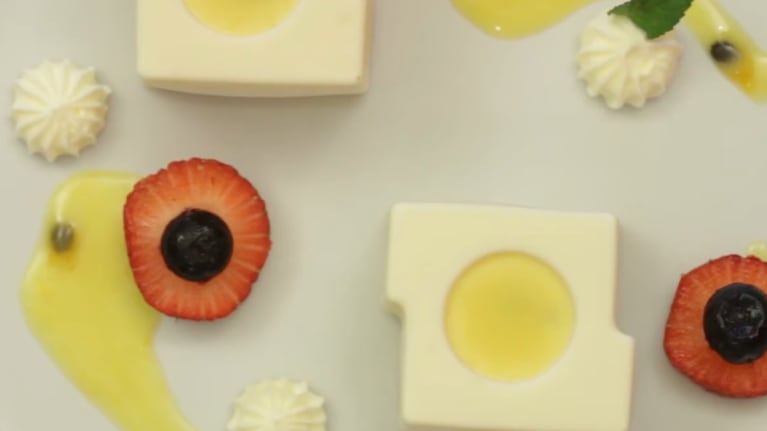 Un postre fresco y atractivo, que se prepara sin horno y no requiere pasar horas en la cocina. Foto: CucinareTV