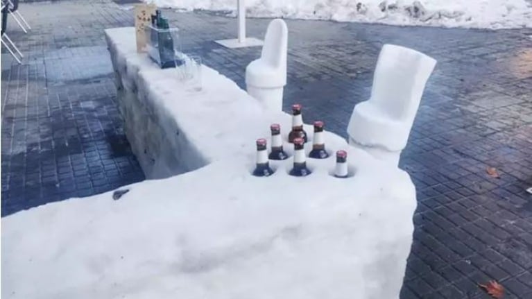Un restaurante madrileño monta una barra de hielo tras la nevada