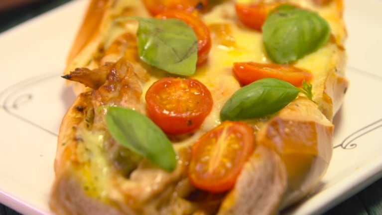 Un sándwich de pollo diferente, con el sabor inconfundible de la barbacoa.
Foto: CucinareTV