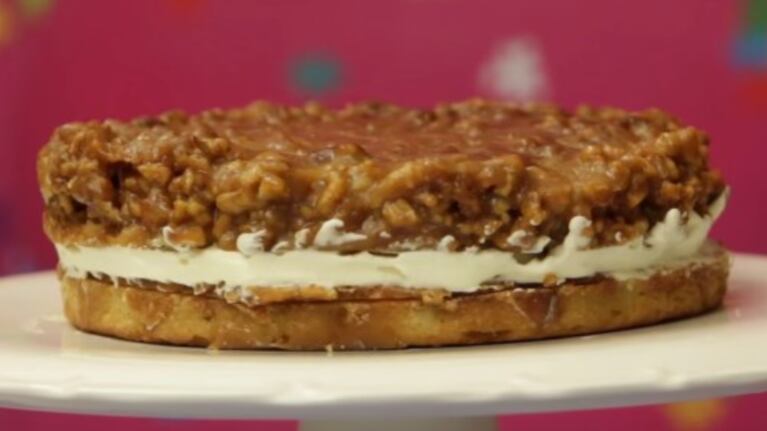 Un torta de origen alemán que combina una masa esponjosa con una cobertura crocante de almendras. Foto: CucinareTV