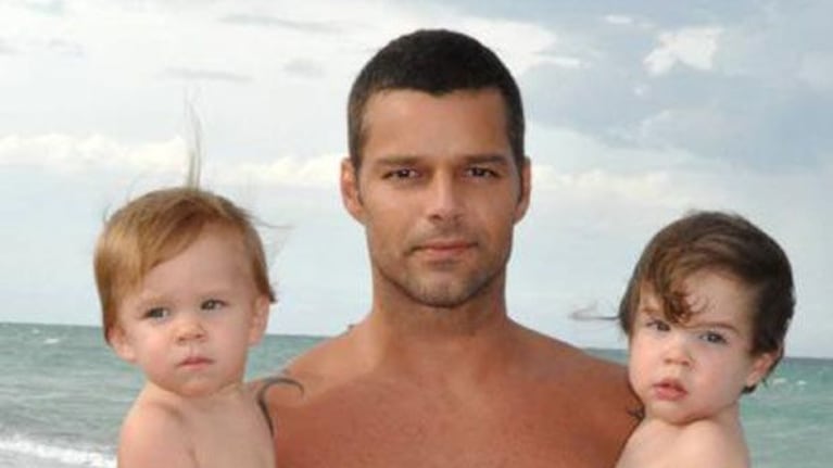 Una de las primeras fotos del cantante con sus niños. (Foto: Web)