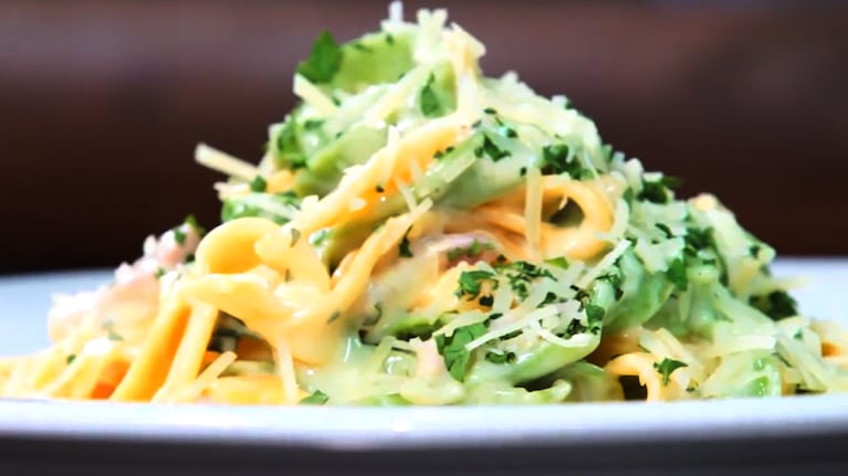 Una divertida versión para disfrutar de un plato de pastas con una clásica salsa carbonara.