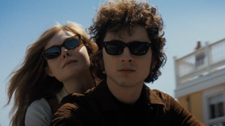 Una escena de Un completo desconocido, la película biográfica de Bob Dylan.