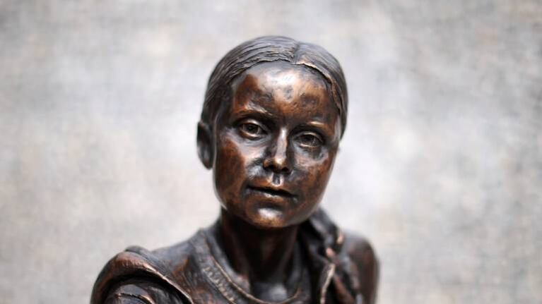 Una estatua de Greta Thunberg crea polémica en una universidad británica