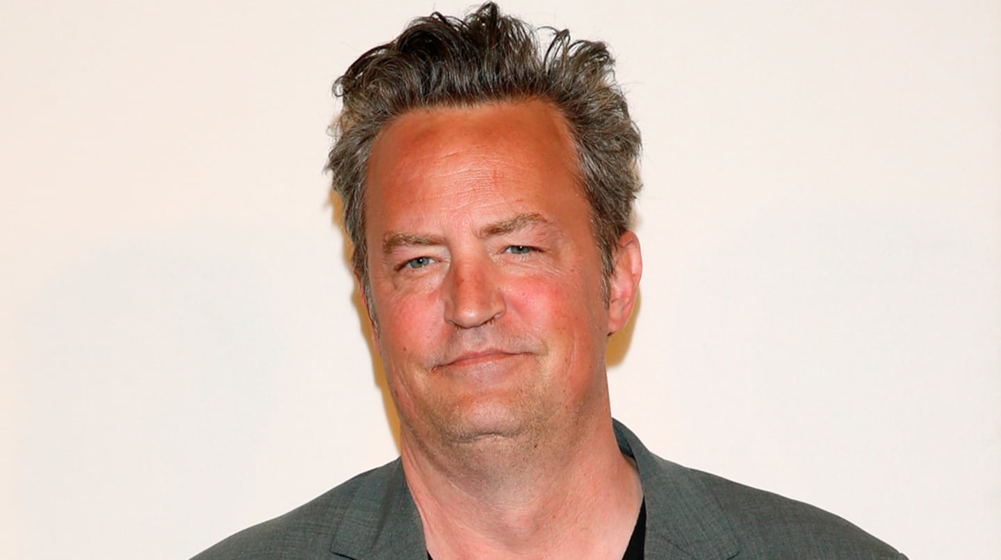 Una exnovia de Matthew Perry dijo que el actor recayó en el consumo de drogas poco tiempo antes de morir.