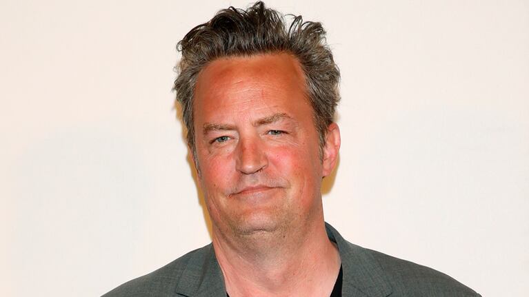 Una exnovia de Matthew Perry dijo que el actor recayó en el consumo de drogas poco tiempo antes de morir.