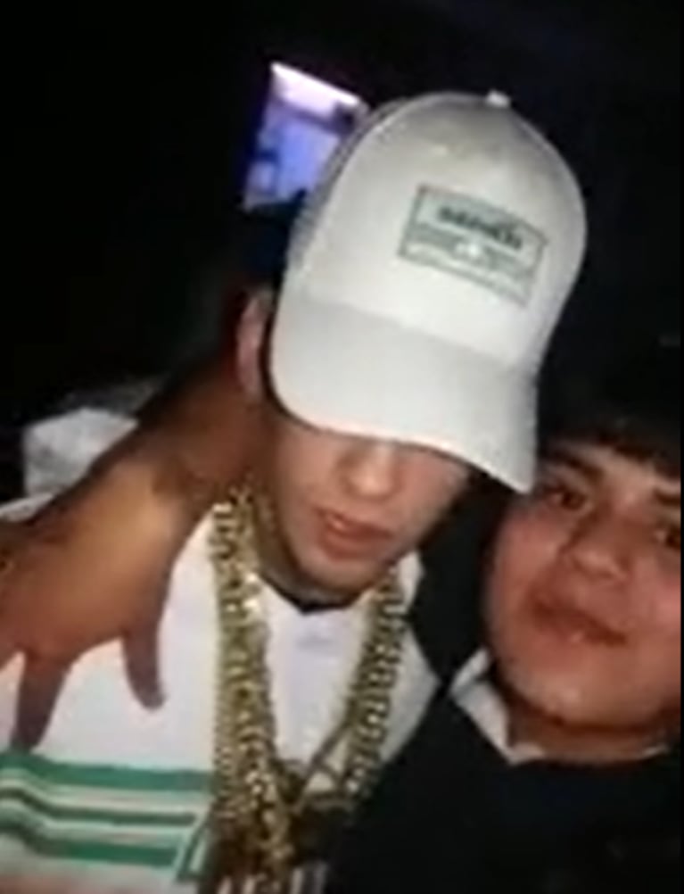 Una fan intentó darle un "pico" a L-Gante y la reacción del cantante se volvió viral