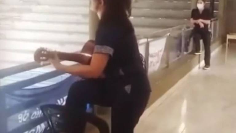 Una médica canta tema de Fito Paez en centro de aislamiento de Covid-19 y el músico reacciona