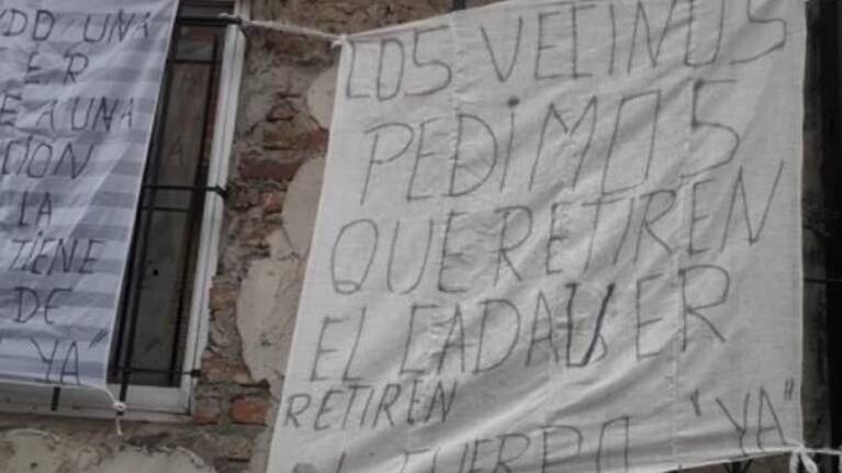 Una mujer convivió con el cadáver de su inquilino durante diez días porque no lo fueron a retirar