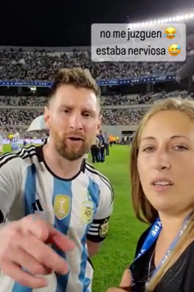 Una mujer le pidió una selfie a Lionel Messi y el campeón tuvo que enseñarle cómo sacarla: "La paciencia"